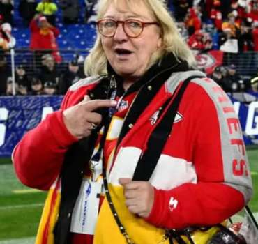 nfl-kansas-city-chiefs-playoffs-donna-kelce-hoodie